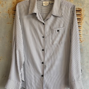 Vintage Women’s Bentley (M) long sleeve stripped button up black and white, button up T-shirt, made in Indonesia front pocket