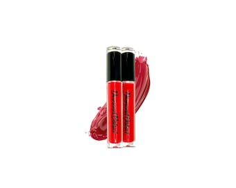 Brillo de labios rojo brillante elaborado con ingredientes veganos