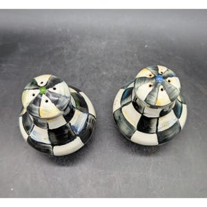 MacKenzie-Childs Courtly Check Salt and Pepper Shakers Hand Painted Ceramic Set afbeelding 2