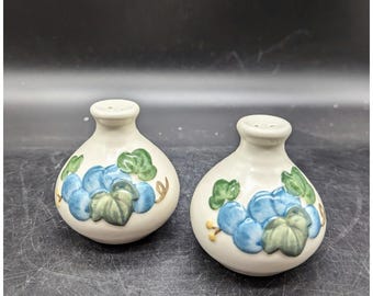 Salières et poivrières sculptées Metlox | Motif de traînée de coquelicots | millésime