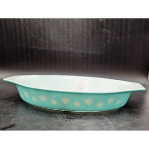 Vintage Pyrex Turquoise Snowflake Divided 1-1/2 Quart Casserole Dish No Lid