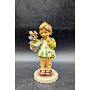 Vintage Goebel Hummel My Wish Is Small Figurine 463/0 Club Edition 1992/93