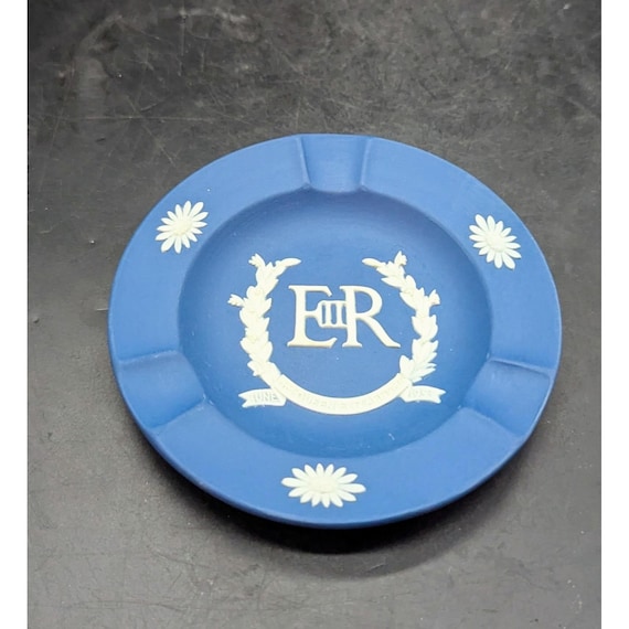 1953 QUEEN ELIZABETH II Coronation Ashtray Wedgwood Royal Blue
