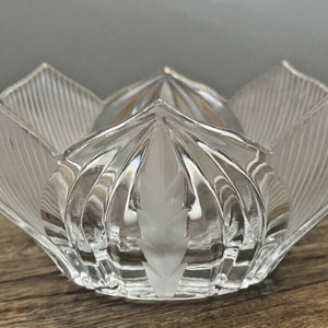 Crystal Bowl- Frosted Leaf Crystal Bowl- Novellette II Crystal Clear 8&quot;
