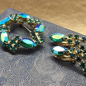 GORGEOUS Vintage Green Aurora Borealis Marquis Rhinestones Wreath Brooch Pin and Clip-On Dangle Earrings Set Gold-Tone Prong-Set Unsigned