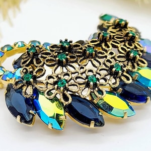 Vintage Attributed Juliana Emerald-Green and Green Aurora Borealis Rhinestone Leaf Style Brooch Pin Gold-Tone Prong-Set with Daisy Accent 3&quot;