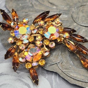 Juliana Style Large Vintage Topaz Amber Aurora Borealis Glass Navette Rhinestone Floral Spray Brooch Pin Gold-Tone Prong-Set Unsigned 2.5&quot;