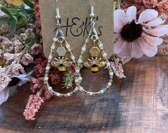 Pendientes de abeja con cuentas en forma de lágrima
