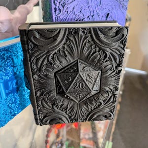 Tomes FatesEnd - Tome D20 - Bac à dés - Boîte de rangement - Fermoir magnétique - Boîte de rangement