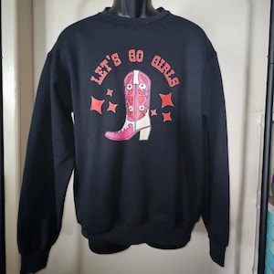 LET&#39;S GO GIRLS crewneck sweater