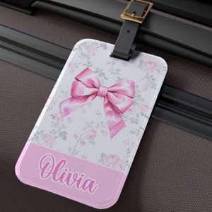 Etiqueta de equipaje personalizada con lazo rosa, etiqueta de maleta coqueta, etiqueta de bolso femenina, viaje de chicas, regalo elegante para su dama de honor, accesorios de viaje femeninos
