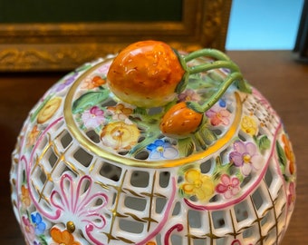 Herend Hungary, Openwork, Flowers, Porcelain Bowl with Lid, Jewelry Box, First Quality, Excellent Condition Herend Hungary, Openwork, Flowers, Porcelain Bowl with Lid, Jewelry Box, First Quality, Excellent Condition