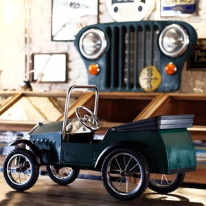 Vintage trapauto - uniek klassiek loopautootje, trapauto voor verzamelaars, British Racing Green trapauto