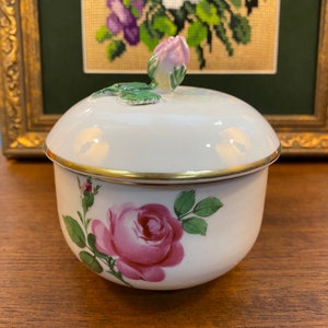 Meissen Carl Reichert Porcelain Sugar Bow with lid , Meissen Red Rose Pattern