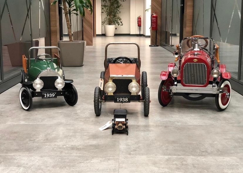 コレクターズアイテムのヴィンテージペダルカー - クラシックな乗用