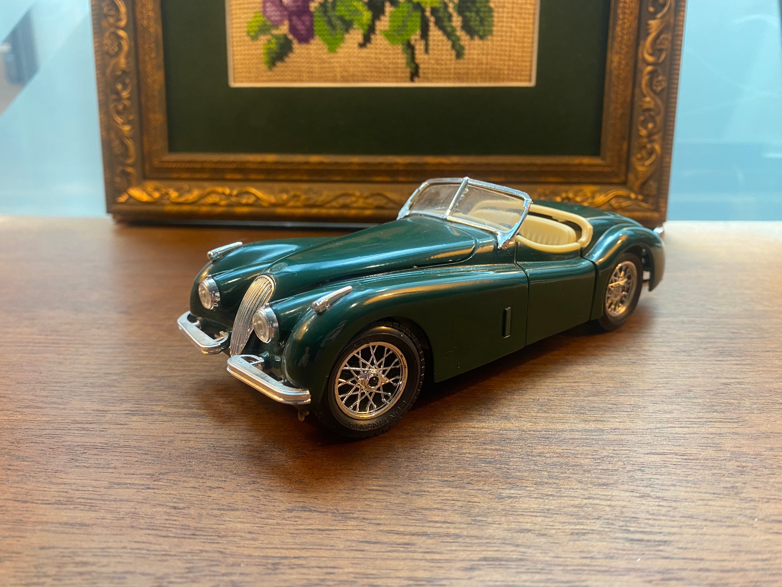 Voiture de collection miniature Burago Jaguar XK 120 Coupé 1948 -  Ressourcerie Histoires Sans Fin