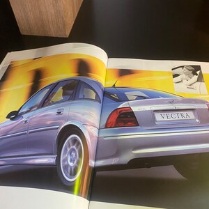 Brochure sur les voitures de collection Opel Vectra, pochette sur les voitures anciennes, brochure sur les voitures de collection
