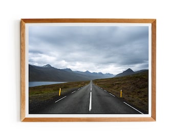 Impresión fotográfica de carreteras de Islandia: arte paisajístico montañoso melancólico