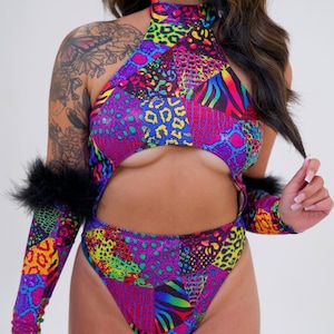 Wild Lisa Boo Bodysuit, Neon Rave Outfit, Animal Print Rave Bodysuit, pelzige Armstulpen, Damen Festival Outfit, Leopard Rave Set