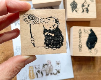 Stempel: Adorable Opossum Opossum Stamp, Tinte Stempel Art, Stationär, Wildtier-Liebhaber, Tier-Reha, niedlich, Geschenk, Stocking Stuffer