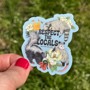 Adesivo: Respeite os moradores locais Possum Ogamsum Planner, Artesanato, Adesivo de arte em vinil, Vida selvagem, Reabilitação animal, Amante de animais, Guaxinim, Abelha, Gambá