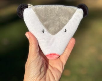 Monedero: Monedero con cremallera de zarigüeya, regalo para amantes de los animales