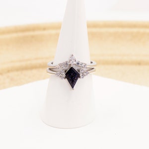 Damen Nebula Ehering, blauer Galaxy Sandstein Ringe, personalisierter Versprechensring für sie, Benutzerdefinierte Verlobungsring, Brautring Set von 2 Bild 3
