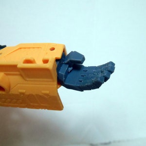 Transformers WFC Mainframe relaxed hands