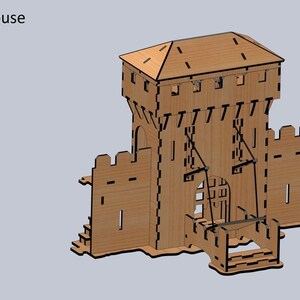 Puede incluir: Un modelo de madera de una casa de puerta con un puente levadizo. La casa de puerta tiene una torre con un techo y ventanas. El puente levadizo est&aacute; levantado y tiene un sistema de cuerda y polea.