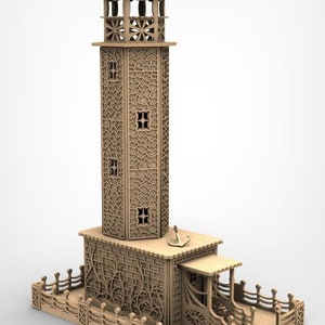 Puede incluir: Un modelo de madera de una torre con detalles intrincados, incluyendo una valla y una pequeña puerta. La torre está hecha de madera marrón claro y tiene un diseño decorativo.