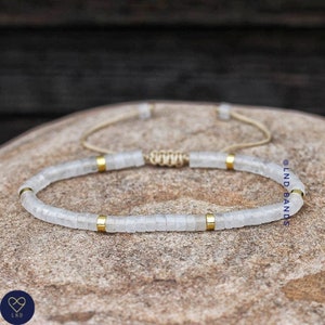 Pulsera de cuentas ajustable de cuarzo blanco de 2 x 4 mm, pulsera bohemia minimalista, delicada pulsera étnica tibetana de piedras preciosas para yoga, regalo de cumpleaños