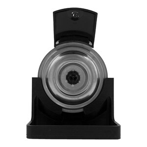 Pu&ograve; includere: Un macinacaff&egrave; nero con una camera di macinatura in acciaio inossidabile e una base in plastica nera. Il coperchio &egrave; aperto e il macinacaff&egrave; &egrave; pronto per l'uso.
