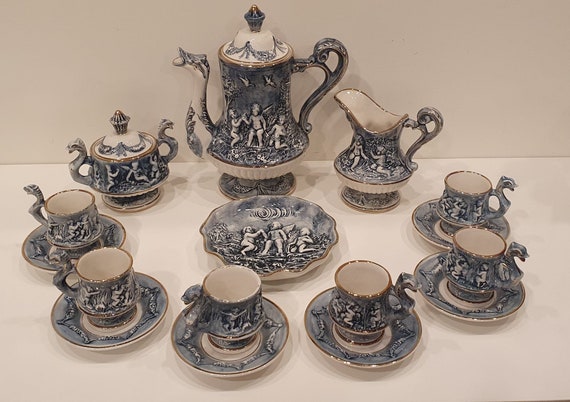 Service à Café Porcelaine Capodimonte Vintage XXe - 12 Tasses, Sucrier, Cafetière, Laitière - Doré Et Brillant