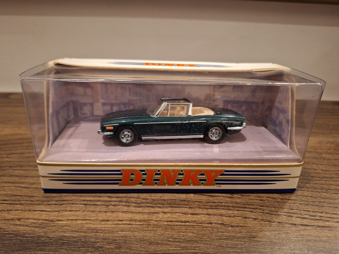 Dinky 1/43 - Triumph Stag 1969 Metallic Green Diecast Scale Model Car