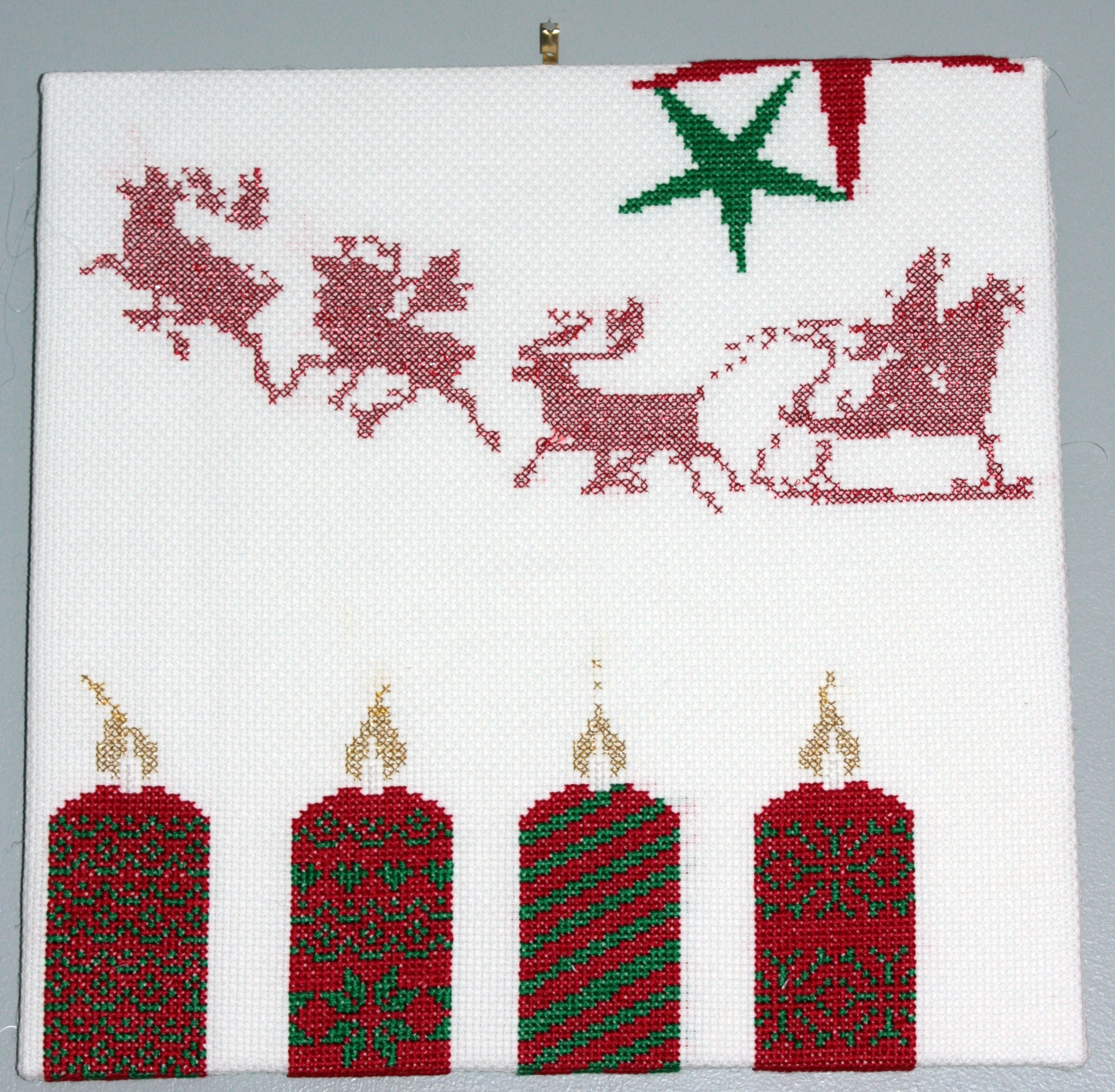 Tableau Broderie Point de Croix Fait Main Fleurs Noël sur Toile Aida