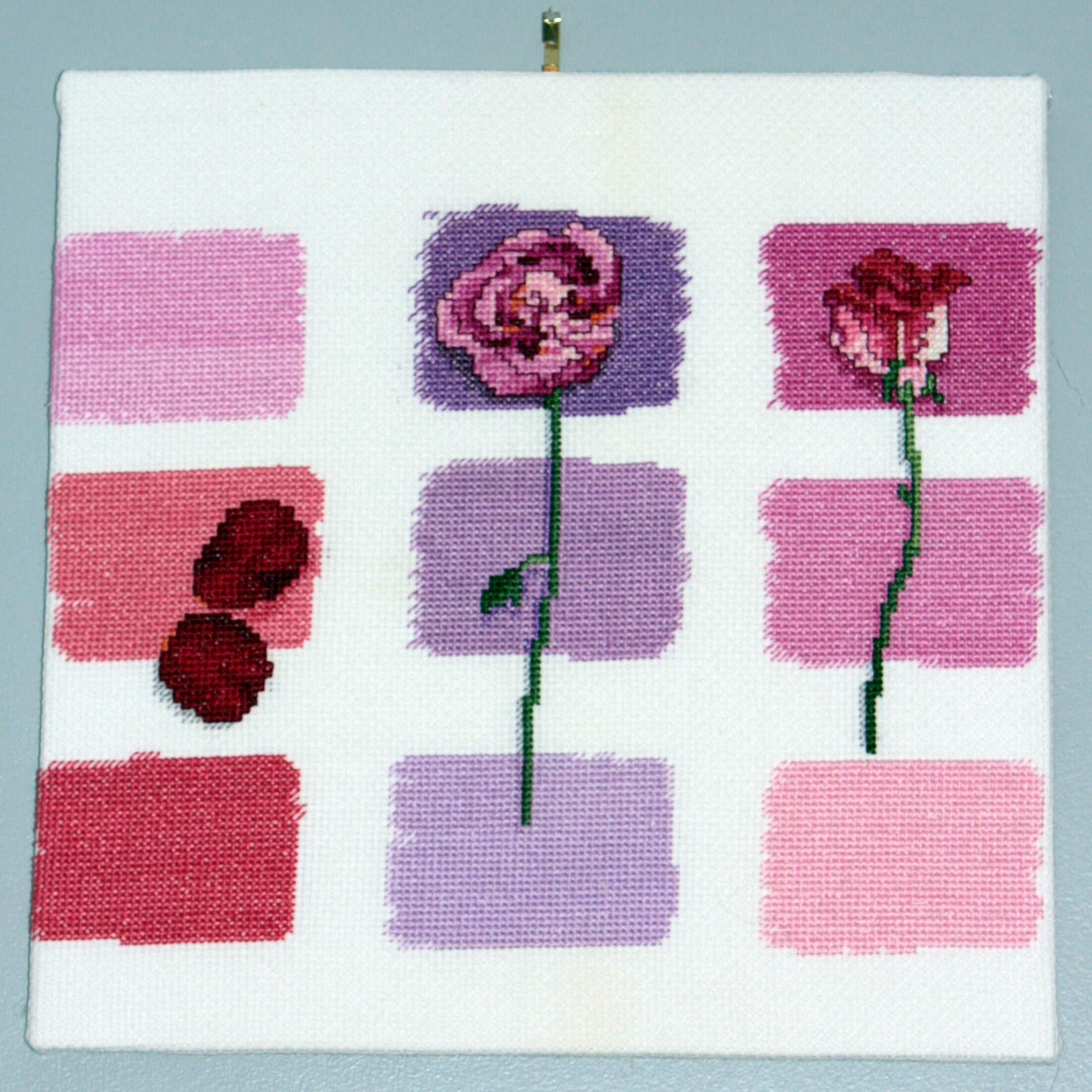 Tableau Broderie Point de Croix Fait Main Fleurs sur Toile Aida