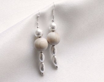 Length: 70mm with hooks Wooden pearl earrings//Wooden and white pearl earrings//Pearl drop earrings // Statement earrings // Gift for women