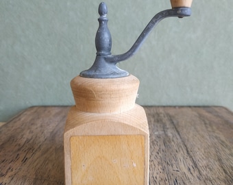 Vintage pepper mill Zassenhaus, West Germany/Kitchen Decor Collection