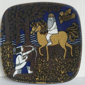 Arabia Kalevala 1982 wall hanging,design by Raija Uosikkinen,collectible art plate