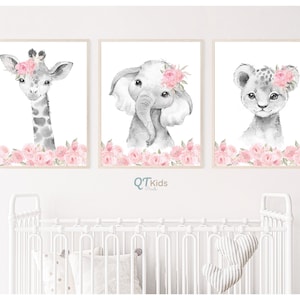 Láminas de safari para habitación infantil, arte de pared imprimible de animales para habitación de niña, decoración de pared de safari para sala de juegos, láminas florales rosas para habitación infantil, descarga digital