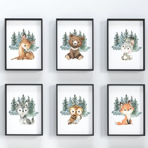 K&ouml;nnte beinhalten: Sechs gerahmte Aquarell-Illustrationen von Waldtieren, jede mit einem Waldhintergrund. Die Tiere umfassen ein Reh, einen B&auml;ren, ein Kaninchen, einen Wolf, eine Eule und einen Fuchs.