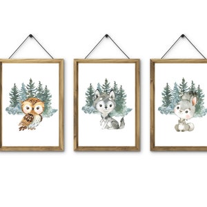 K&ouml;nnte beinhalten: Drei gerahmte Aquarell-Illustrationen von Waldtieren. Das erste Bild zeigt eine Eule in einer Waldlandschaft. Das zweite Bild zeigt einen Wolf in einer Waldlandschaft. Das dritte Bild zeigt ein Kaninchen in einer Waldlandschaft.