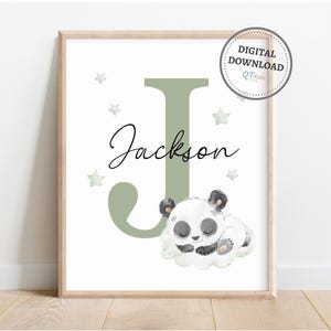 Láminas de panda para guardería, arte de pared personalizado para sala de juegos de bebé niño, decoración de guardería verde salvia, luna y estrellas, impresión de nombre, DESCARGA DIGITAL