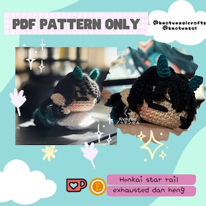 Puede incluir: Muñeca de ganchillo de un personaje de Honkai Star Rail, con cabello negro, cuernos turquesa y rostro beige. La muñeca está acostada, con el texto "PDF PATTERN ONLY" en la parte superior. El texto "Honkai star rail exhausted dan heng" está en la parte inferior.