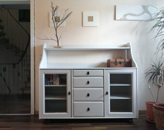 Country house sideboard with two display cabinets and four drawers in pale gray