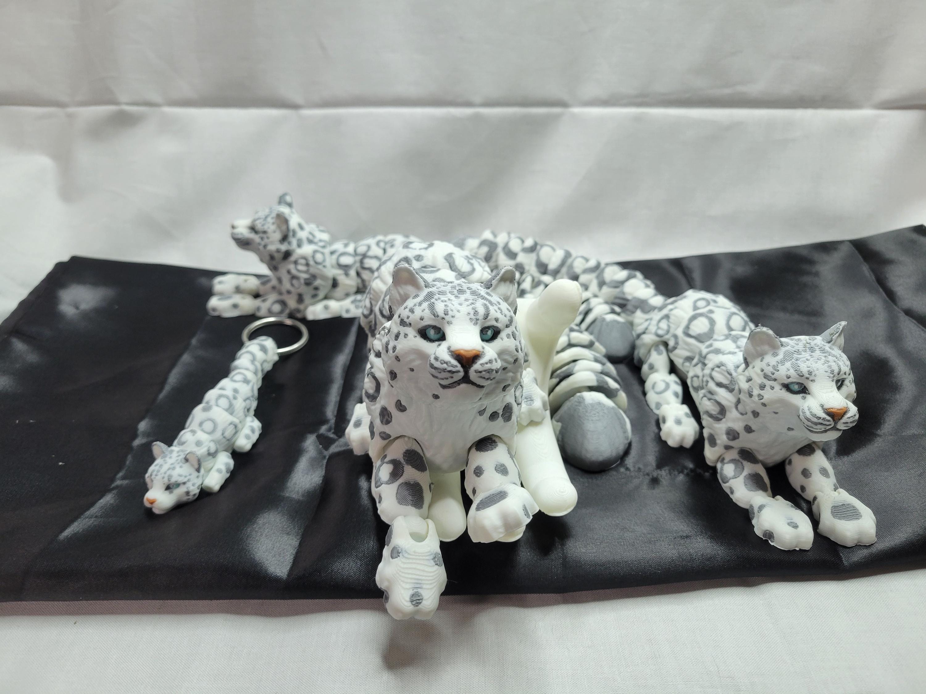 Snow Leopard Flexi Animal- Articulated Small Keychain- 3d Printed