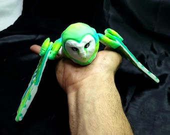 Búho flexible - Ave alada articulada impresa en 3D - Cuerpo blanco con degradado arcoíris verde