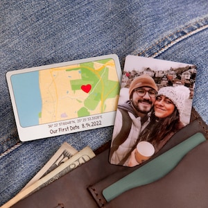 Tarjeta de billetera de metal con mapa y título, regalo de aniversario para novio, regalos de aniversario personalizados para él, recuerdo para él