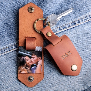 Personalized keychain for boyfriend - Leather picture keychain with keepsake, Calendar date keychain with photo