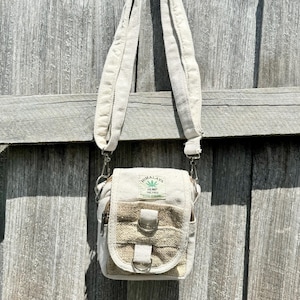 Bolso bandolera unisex pequeño de cáñamo, hecho a mano, para hombre y mujer, ideal como regalo para él o ella, estilo bohemio hippie, de viaje, tipo cartera.